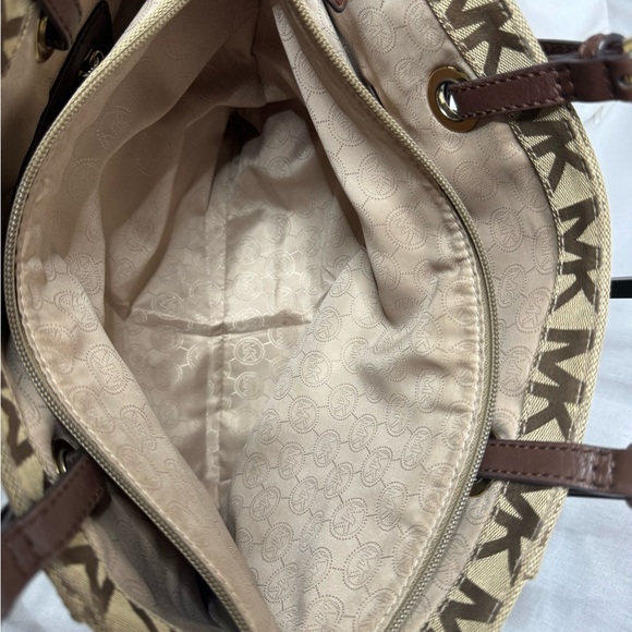 EUC - Michael Kors “Anabelle” jet set signature canvas tote and matching wallet - Picture 9 of 17